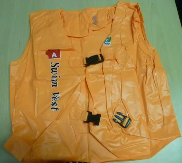 Gilet gonfiabile «Swim Vest» — foto 4 dell'alert A12/0990/16