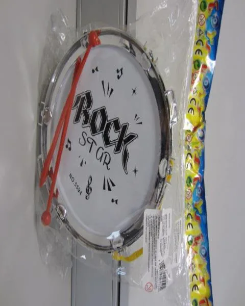 Tamburo giocattolo «Tambor Metalizado 'Rock Star' ("Metal drum 'Rock Star'")» — foto 2 dell'alert A12/1031/17
