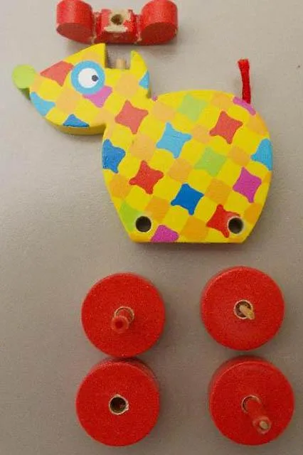 Giocattolo di legno «Tatiri Lustige Rolltier  (fun rolling toy)» (Trendhaus)