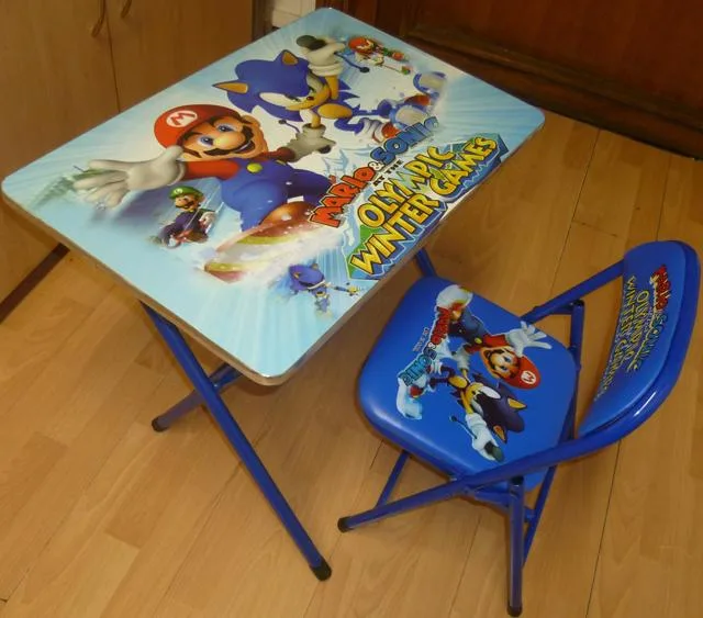 Tavolo da gioco pieghevole e sedia pieghevole (Unknown)