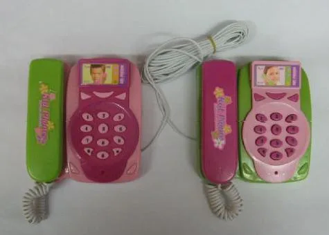Telefoni giocattolo – Telefono in plastica per bambini in camera — foto 4 dell'alert 0546/09