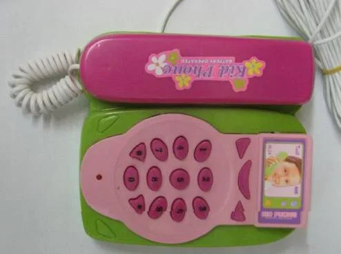 Telefoni giocattolo – Telefono in plastica per bambini in camera — foto 6 dell'alert 0546/09