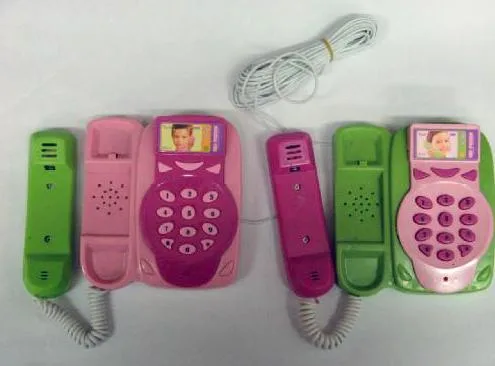 Telefoni giocattolo – Telefono in plastica per bambini in camera — foto 9 dell'alert 0546/09
