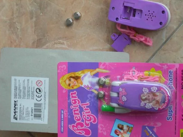 Telefono cellulare giocattolo (Benign Girl)