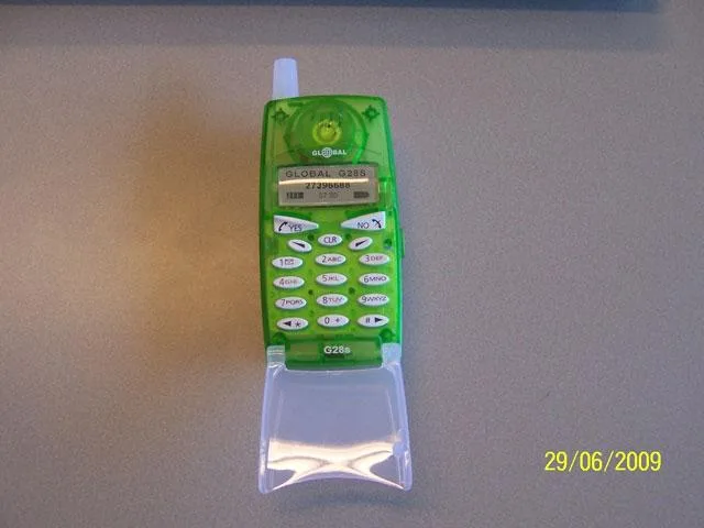 Telefono cellulare giocattolo con dolci – Global G28S (VERO Sweet Presents)