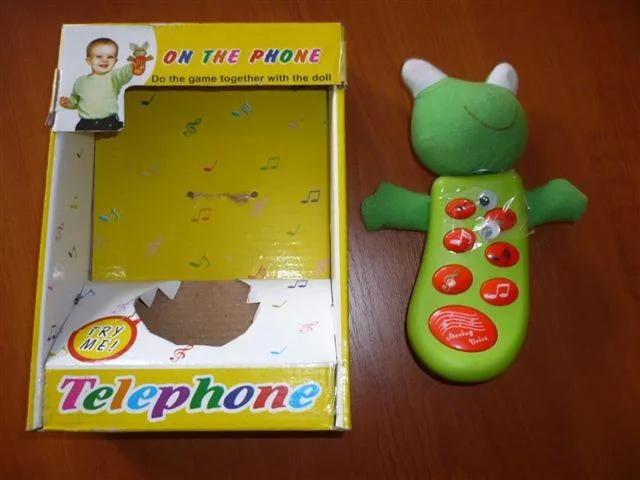 Telefono giocattolo "Telefono" ("On the phone")