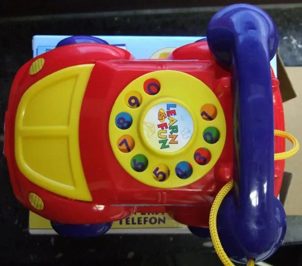Telefono lungo il pull-along — foto 4 dell'alert 0381/09