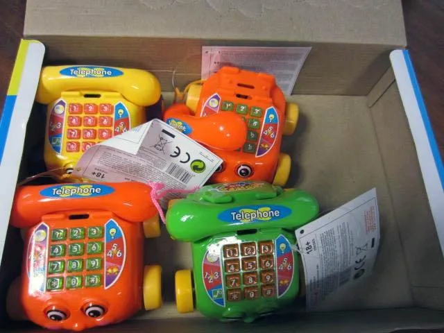 Telefono cellulare giocattolo «Telephone» — foto 3 dell'alert A12/1497/14