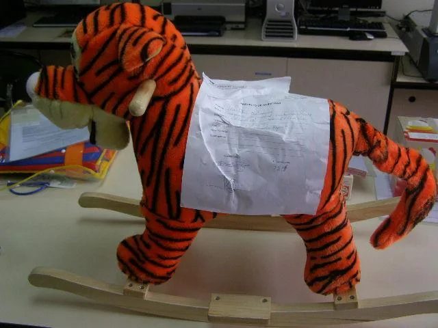 Tigre morbida su base dondolante (Qianfu)