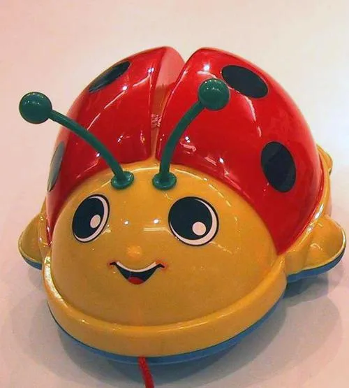 Tira-lungo giocattolo sotto forma di coccinella (Juguetelandia)