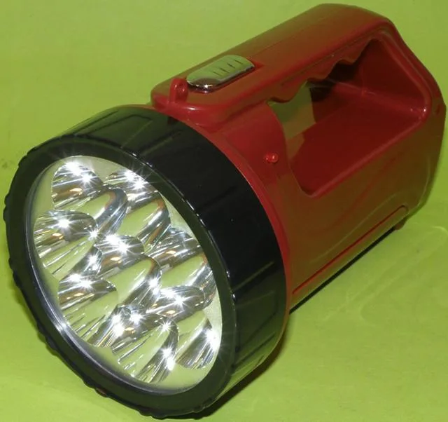 Torcia ricaricabile con LED «Tölthető 16 LED Reflektor kihajtható olvasólámpával (Led rechargeable Reflector)» (Steck)