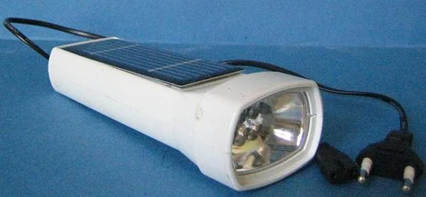 Torcia elettrica ricaricabile – torcia elettrica solare (YUQIANG)