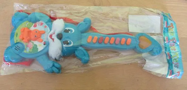 Chitarra giocattolo in plastica «Toys - Giatara» (Unknown)