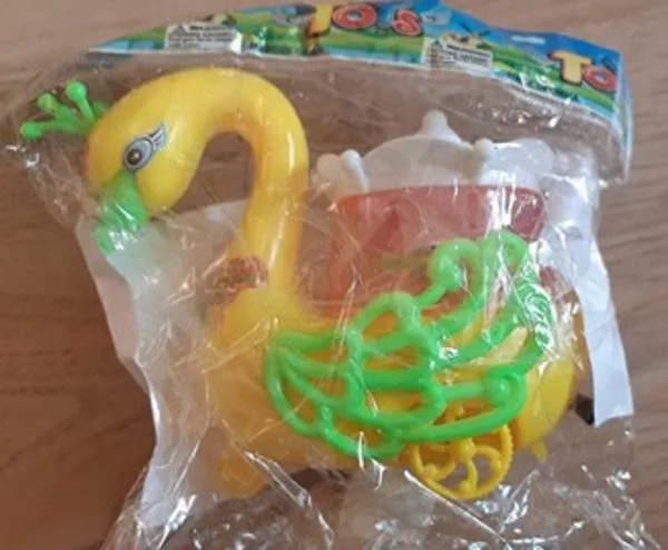 Cigno di plastica «Toys - Plastmasinis zaislas» (Unknown)
