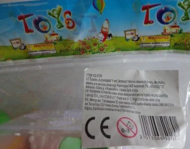 Auto giocattolo di plastica «Toys» (Unknown)
