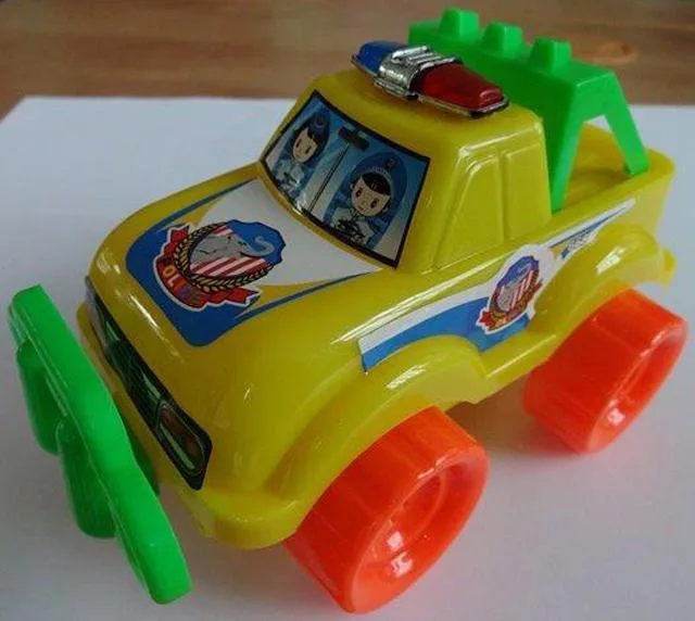Pull-along auto giocattolo «Toys» — foto 2 dell'alert A12/0980/14