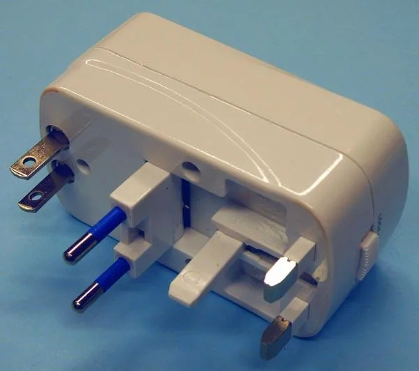 Adattatore da viaggio «TRAVEL ADAPTER 2 USB, TRAVEL UNIVERSAL ADAPTOR» — foto 4 dell'alert A12/1941/19