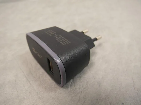 Caricabatterie USB «Travel adapter» — foto 2 dell'alert A12/1196/18