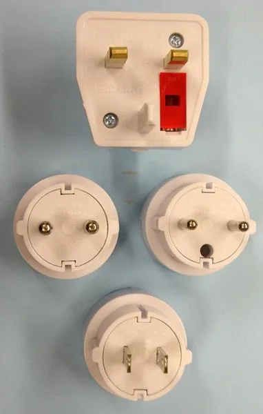 Set adattatore per spina da viaggio «TRAVEL ADAPTER» — foto 2 dell'alert A12/1291/19