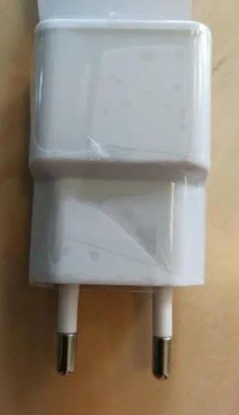 Caricabatterie USB «TRAVEL ADAPTER» — foto 1 dell'alert A12/0776/18