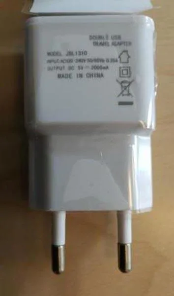Caricabatterie USB «TRAVEL ADAPTER» — foto 2 dell'alert A12/0776/18