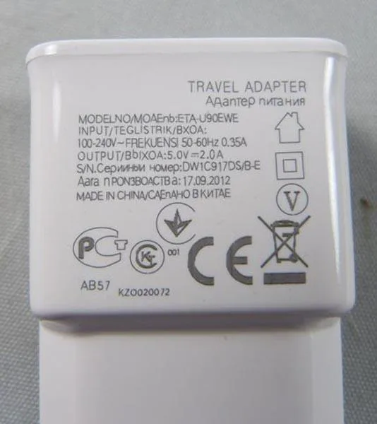 Caricabatterie «Travel Adapter» — foto 2 dell'alert A12/1277/16