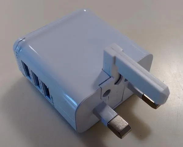 Alimentatore USB «TRAVEL ADAPTER» — foto 3 dell'alert A12/1382/17