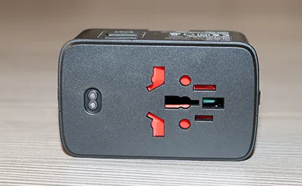 Adattatore da viaggio «Travel adapter with power bank» — foto 1 dell'alert A12/01217/23
