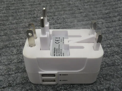 Adattatore di viaggio «Travel adapter with USB Siirtymispistokytkin, USB» (Blue Collection)