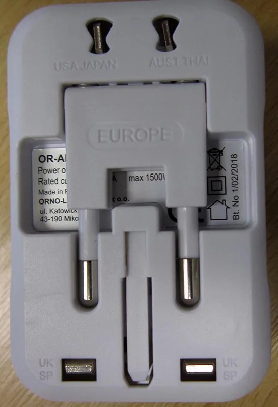 Adattatore da viaggio «Travel adaptor / World Travel Adapter» — foto 4 dell'alert A12/00147/20