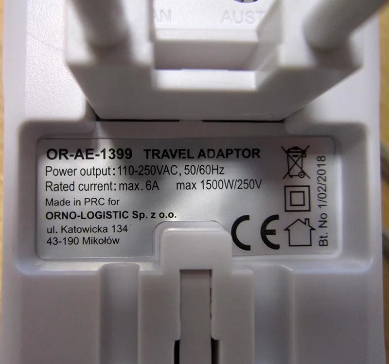Adattatore da viaggio «Travel adaptor / World Travel Adapter» — foto 5 dell'alert A12/00147/20