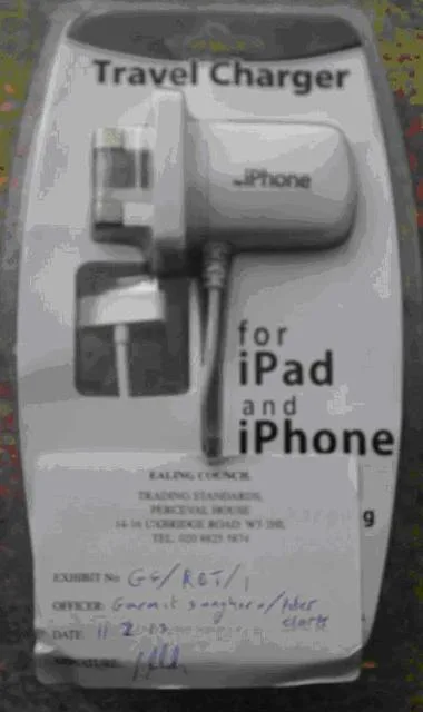 Caricabatterie da viaggio «Travel charger for iPad and iPhone (NOT ORIGINAL PRODUCT)» — foto 3 dell'alert A12/0710/13
