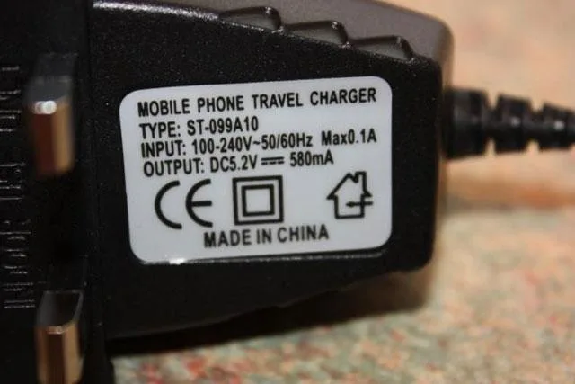 Caricabatterie da viaggio «Travel Charger for Z320i» — foto 2 dell'alert A12/0555/13