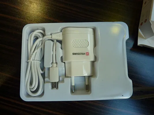 Caricabatterie USB «TRAVEL CHARGER» (SWISSTEN)