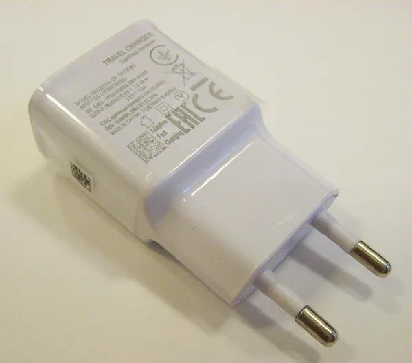 Alimentazione elettrica «TRAVEL CHARGER» — foto 1 dell'alert A12/0947/17