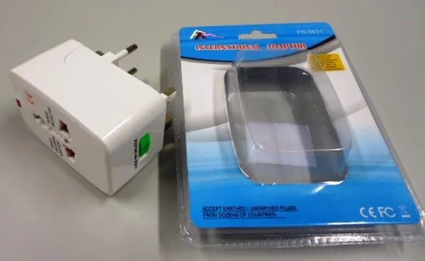 Adattatore per spina da viaggio «Travel Universal Adapter» — foto 1 dell'alert A12/0273/15