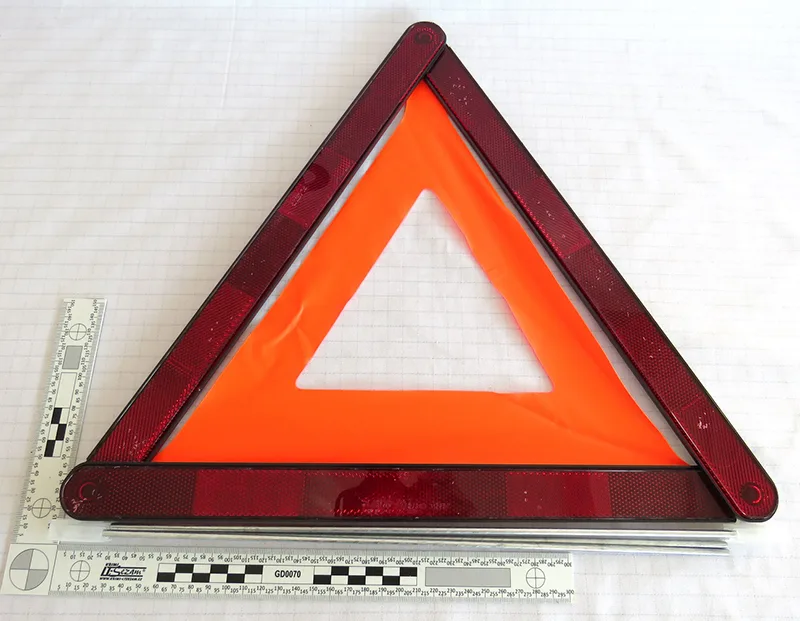 Triangolo di avvertimento — foto 2 dell'alert A12/01270/20