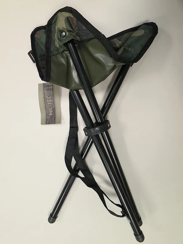 Sgabello da esterno pieghevole «Tripod foldable stool / Tripod sammenleggbar krakk» — foto 3 dell'alert A12/00305/20