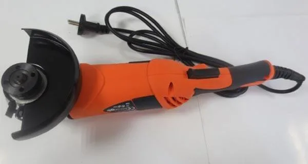 Smerigliatrice angolare «UHLOVÁ BRÚSKA ('Angle grinder')» (SHARKS)