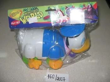 Un giocattolo a forma di Paperino (Mimi Pet World)