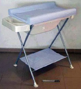 Unità combinata di balneazione/cambiamento del bambino.