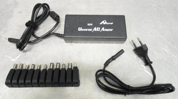 Adattatore del caricatore del computer portatile «Universal AC Adapter» — foto 3 dell'alert A11/0074/17