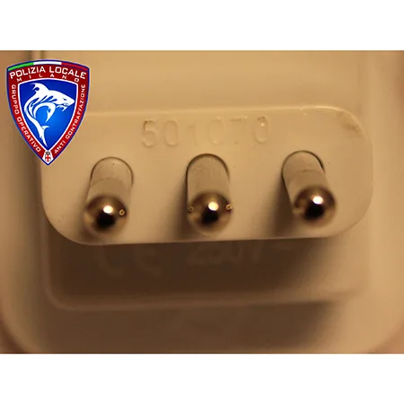 Adattatore di viaggio «UNIVERSAL ADAPTER 2P+T» — foto 4 dell'alert A12/00155/24