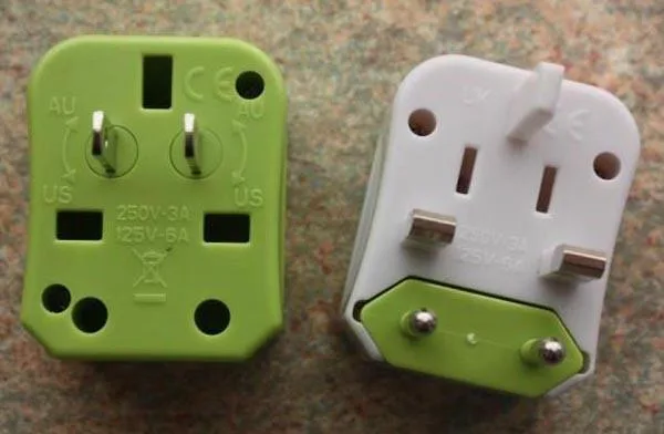 Set adattatore per spina da viaggio «Universal Adapter» — foto 2 dell'alert A12/0545/18