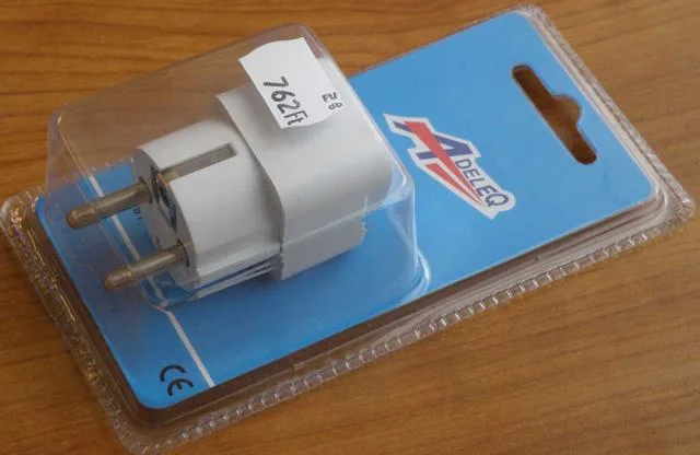 Adattatore della spina «Universal Adaptor» — foto 1 dell'alert A12/1699/14
