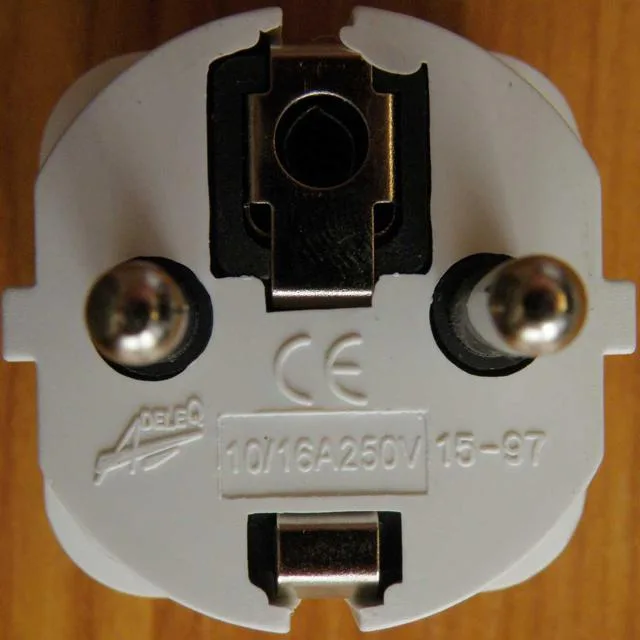 Adattatore della spina «Universal Adaptor» — foto 4 dell'alert A12/1699/14
