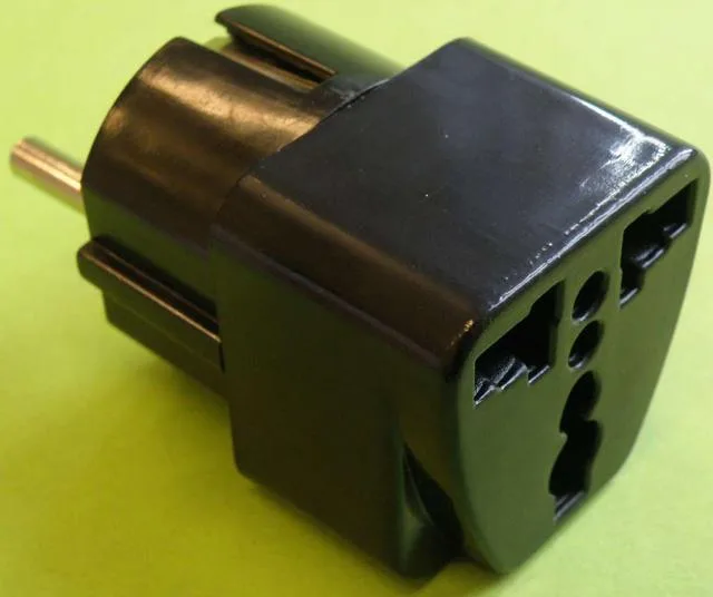Adattatore della spina «Universal Adaptor Plug» — foto 1 dell'alert A12/1845/13
