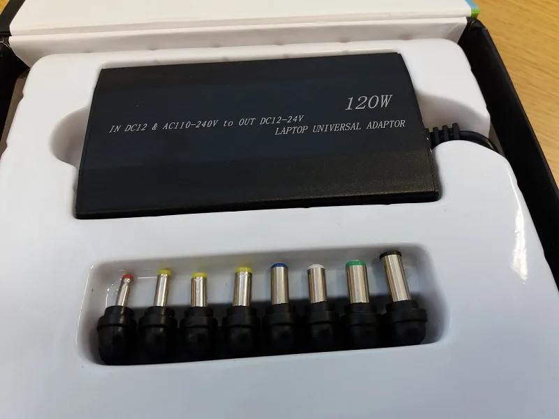 Alimentazione del computer portatile «Universal car and home adaptor for laptop - Power Inverter» (MEIND)