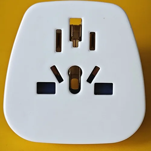 Adattatore da viaggio «Universal travel adapter» — foto 1 dell'alert SR/02694/25