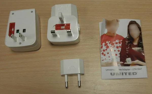 Adattatore della spina di viaggio «Universal Travel Adapter» — foto 2 dell'alert A12/1467/18